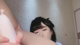 刚下海不久的极品妹子，全程露脸丝袜高跟大长腿全程高能诱惑狼友，道具抽插骚穴自己抠菊花，逼逼特写好刺激