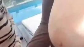 巨乳美女的日常生活，洗澡都一起洗奶子，看着闺蜜被操，心里乐开花！