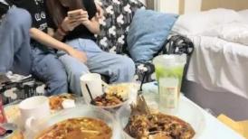 2023.5.13，【瘦猴先生探花】，23岁美甲店小姐姐，操出血了，逼逼近看粉嫩，一塌糊涂，水超多