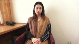 FC2 3321863 【無・素人個撮】22歳でデキ婚し出産費、育児費用で生活難のボ乳子育て新妻がAV出演を決断！クールな雰囲気が肉棒挿入で一変！甲高い喘ぎ声でイキまくり、ボ乳を噴出させ身体を濡らしながら中出しセックス！