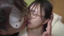 FC2 3305003 【教師・メガネ女子】勤勉感丸出し眼鏡かけたリケジョ、**⚫︎数学教師との生々しい性行為動画。