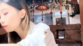极品尤物网红女神！吃完饭回家收费！车上小露一波，浴室湿身跳蛋塞穴，假屌抽插地上骑坐