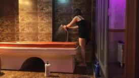 探花老司机瘦猴哥 县城莞式洗浴按摩会所选秀 一流女技师 舔屁眼 乳推丝袜踩背