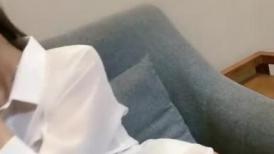 冉北北！苗条身材小骚货！细腰美臀，跪在桌子上翘臀，表情淫乱淫骚，揉捏奶子搔首弄姿