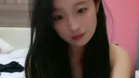 外表甜美少女！酒店开房操逼！连体网袜炮友揉奶，翘起屁股开档嫩穴，骑乘位深插，后入大肥臀