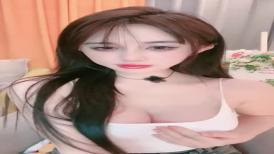 顶级尤物网红女神！爆乳嫩穴超粉！性感吊带睡衣，扭腰包臀，干净美穴特写，极度诱惑