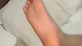 小女友全程露脸，操着不要不要的，这逼粉不粉，想不想艹！