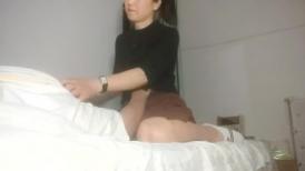 2023-5-26【开心探花】搞熟女技师，骑在身上按摩，摸摸搞搞，口硬骑乘位，翘起屁股后入