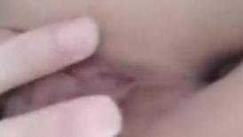 奶头好大的奶妈，黑丝诱惑，逼逼洞还是好小，挤奶滴滴滴，好浪费哦~~