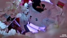 2023-5-23新流出情趣酒店偷拍 胖哥约炮娇小美女坐在炮椅上啪啪