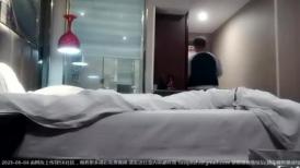 两个油腻大叔约啪3个饥渴少妇酒店开房淫乱5P