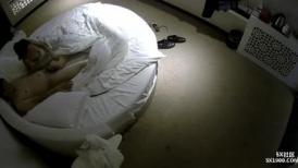 监控破解极品身材的美少妇和相好的酒店偷情40分钟连干两炮被操到受不了了