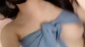 身材不错的极品模特直播约啪完美展示好身材，性感翘挺的骚奶子，道具玩逼掰开给狼友看特写，撅着屁股等你草