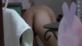 高清摄像头偷窥对面楼的美女光着身子做家务