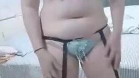 风骚老阿姨，在卧室里给我发来自慰的骚逼样子，这真的是好色！