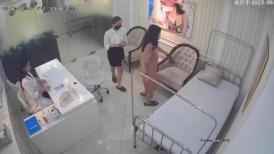 监控偷拍某女性私密处护理会所给女顾客阴部拍照