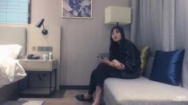 大长腿黑衣妹子啪啪，舔奶浴室洗澡69姿势口交骑乘后入猛操