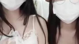 两个清纯妹妹！乖巧甜美新人下海！激情双女诱惑，脱光光互揉奶子，毛毛杂乱超粉嫩穴，近距离特写
