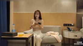 约会高颜值女神身材销魂极品啊 好深的乳沟白皙饱满挺翘 前凸后翘性感屁股骑乘跨坐鸡巴上套弄亲吻猛力操【水印】