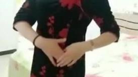 穿着旗袍的阿姨还是脱了衣服更有味道，你喜欢黑丝么