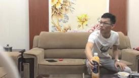 情趣连体黑丝性感美少妇,非要在沙发上搞,动作太多差点把小沙发晃塌,.国语