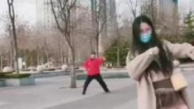 有品位的浪女、户外公园 清晨学大爷打拳，憋在体内的淫泉一涌而出，这到底是什么魔力？