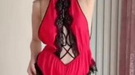 高腰身女嫩模坐骑大老板。男：这样我会射的，上下快快··哦哦哦哦  要射了·· 快点宝贝