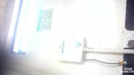 全景厕拍少妇双保险防侧漏,逼里面插入一根卫生棉条,内裤上还粘个卫生巾