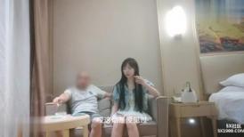 探花大神光头老王酒店约炮 2700元网聊女仆装大学生兼职，诱惑女仆装，被艹的叫主人