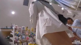 大神商场尾随偷拍 两个清纯学妹逛街白色粉色内内一箭双雕超清 带妹妹逛商场的白裙透明内裤漂亮小姐姐