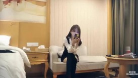 性感短裙妹子啪啪，特写摸逼口交抬腿侧入大力抽插猛操
