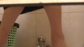 写字楼商圈女厕 短发高跟气质御姐 少毛的极品馒头穴