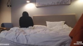 黑寡妇- 黑色玫瑰 -公寓接客：大一骚弟弟出来嫖娼，最后都没发现嫖了个人妖，不过是真漂亮！