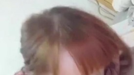 骚逼妈妈吃儿子的大鸡巴，先足交再口活儿，戴套干得嗷嗷叫！