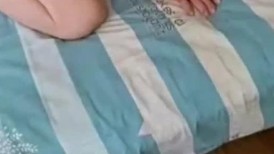 老当益壮70来岁老头不敢自己玩找眼镜直男陪着小区居民楼里肏老母鸡搞了40分钟，亮点是对白真实有趣