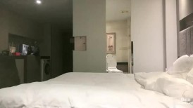 黑丝少妇激情啪啪，近距离拍摄口交舔弄上位骑坐后入猛操
