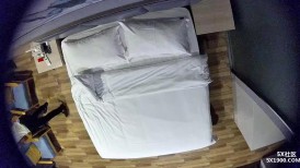 2023-7-20【酒店偷拍】独自在酒店寂寞，约操外围大奶妹，洗完澡舔屌吸吮，骑乘位大屁股猛坐，后入爆操射的有点快