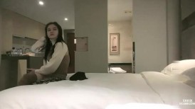 高颜值甜美妹子激情啪啪，近距离拍摄开档黑丝后入大力抽插猛操