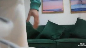颜值不错妹子沙发啪啪，近距离拍摄口交舔弄翘起屁股大力猛操