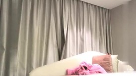 3000网约极品小萝莉，舌吻调情小欲女真饥渴，洗澡偷拍床上花式干