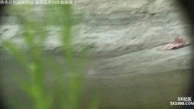 【欧美天体海滩系列】第1弹 偷拍小情侣在公共海滩野战啪啪，战况激烈，天然自然，超清画质