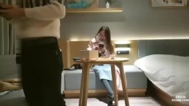 外套长裙苗条妹子啪啪，口交舔弄上位骑坐后入大力抽插猛操