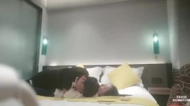 马尾妹子啪啪，被窝口交舔弄摸逼上位骑乘猛操