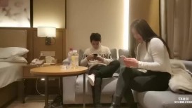 牛仔外套高颜值甜美妹子啪啪，穿上睡衣口交舔弄翘起大屁股后入猛操
