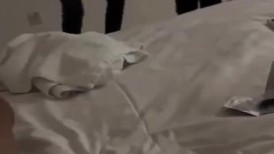带着娃娃儿偷情，这少妇你是真牛鼻，大骚奶子，一脸风尘样，狼牙套艹得她面红耳赤！