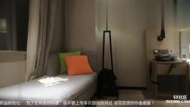 今夜清新校园女神，00后小仙女软萌乖巧，苗条精致被大屌猛男沙发上肆意蹂躏