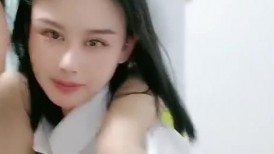淫乱姐妹花激情大秀陪狼友发骚，高颜值制服黑丝露脸诱惑，好几个小姐姐，揉奶玩逼亲小嘴看黄片特写展示真骚