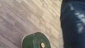 游乐场女厕全景偷拍牛仔裤少妇肥美的大鲍鱼