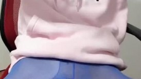 女装大佬 · 静默如海 - 少有的玩马眼系列， 还是少有的蓝色丝袜，超长棍子插入，拔出来就尿失禁了！