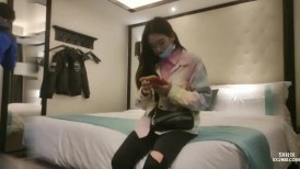 苗条外围小姐姐，粉嫩美乳翘臀，69啪啪玩得很尽兴